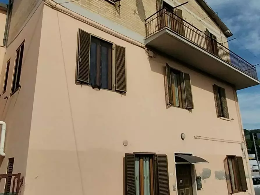 Immagine 1 di Casa semindipendente in vendita  in Via Dante Alighieri a Colli Del Tronto