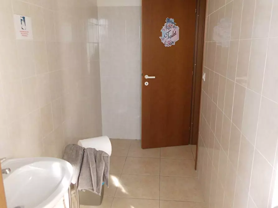 Immagine 21 di Locale commerciale in vendita  in Via Roma a Spinetoli