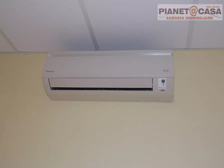 Immagine 25 di Locale commerciale in vendita  in Via Roma a Spinetoli