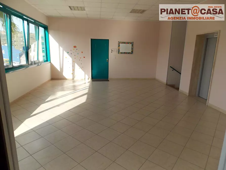 Immagine 26 di Locale commerciale in vendita  in Via Roma a Spinetoli