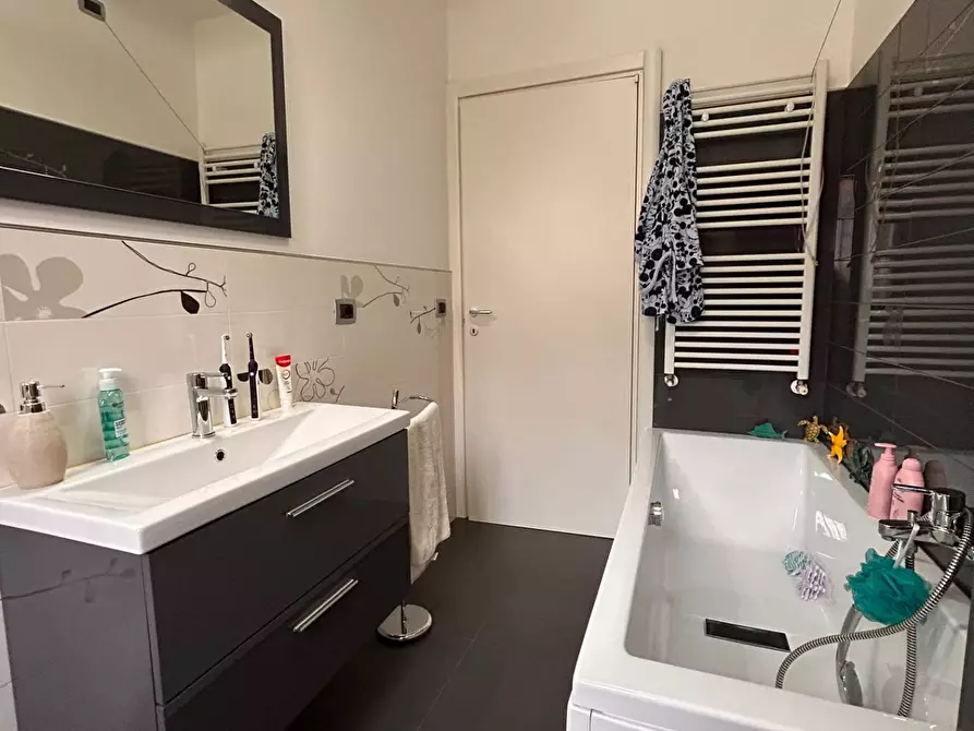 Immagine 21 di Appartamento in vendita  in via Salaria a Colli Del Tronto