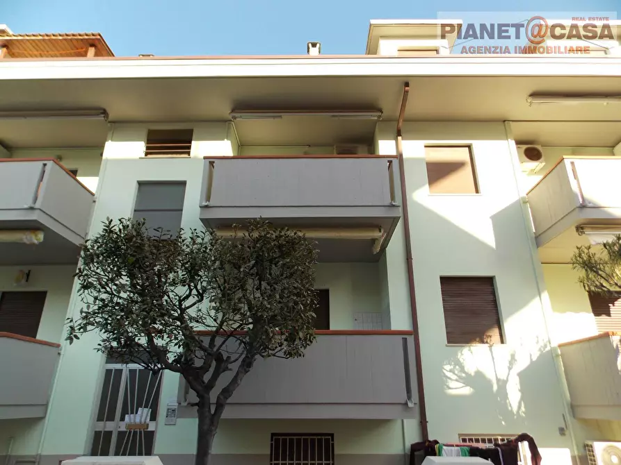 Immagine 22 di Appartamento in vendita  in Via Ugo Foscolo a Martinsicuro