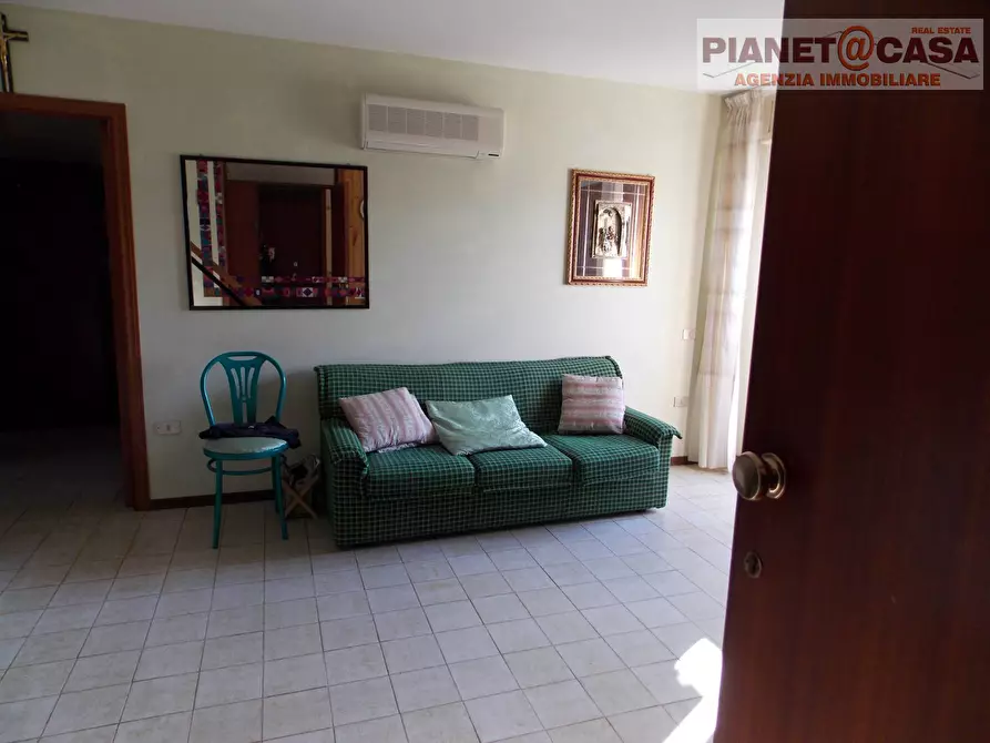 Immagine 3 di Appartamento in vendita  in Via Ugo Foscolo a Martinsicuro