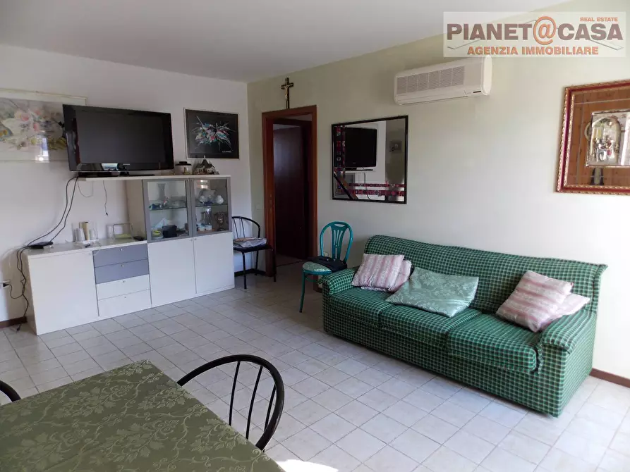 Immagine 2 di Appartamento in vendita  in Via Ugo Foscolo a Martinsicuro