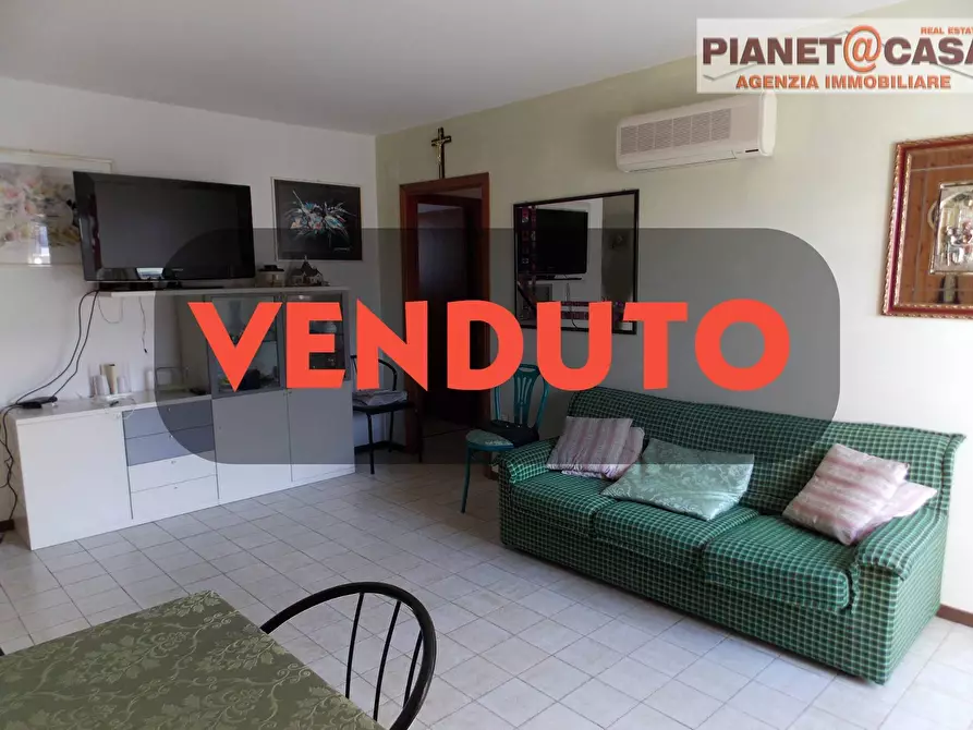 Immagine 1 di Appartamento in vendita  in Via Ugo Foscolo a Martinsicuro