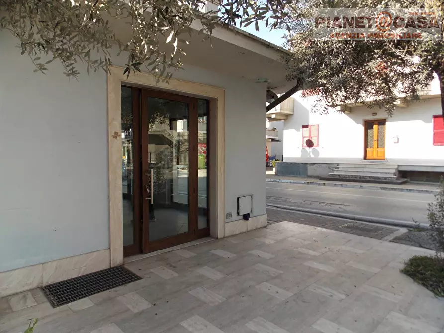 Immagine 1 di Locale commerciale in affitto  in via Vittorio Emanuele a Spinetoli