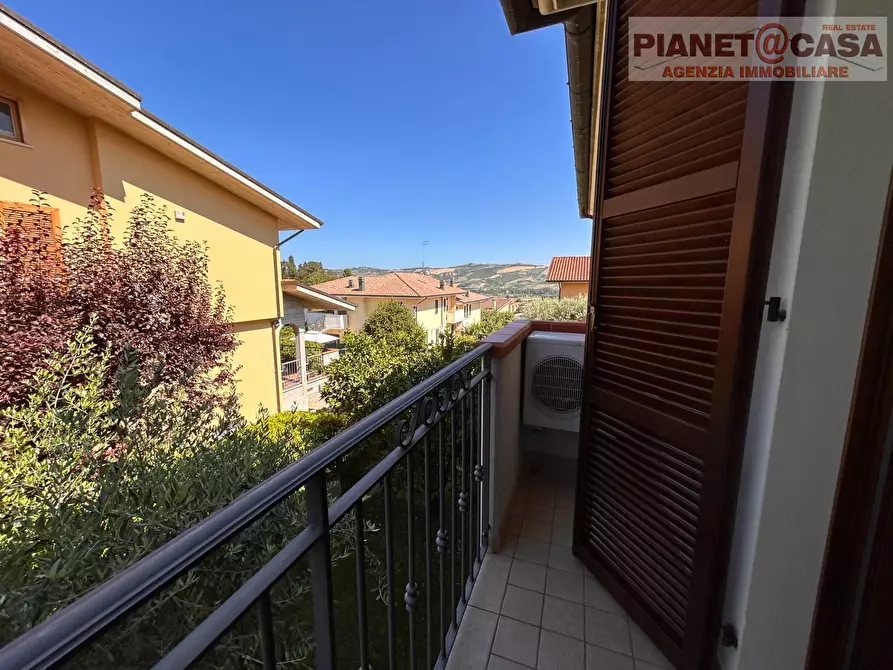 Immagine 30 di Villetta a schiera in vendita  in via Spontini a Colli Del Tronto