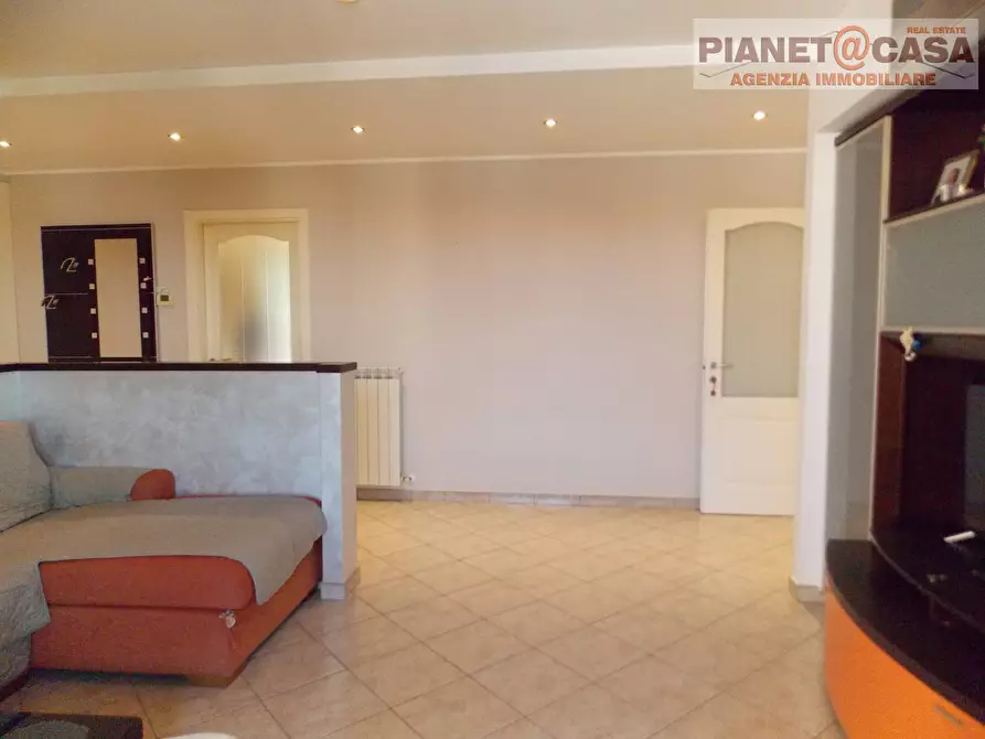 Immagine 5 di Appartamento in vendita  in Via Ugo Foscolo a Monsampolo Del Tronto