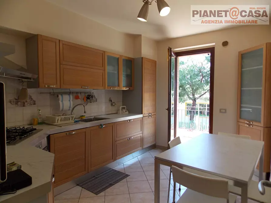 Immagine 11 di Appartamento in vendita  in Via Ugo Foscolo a Monsampolo Del Tronto