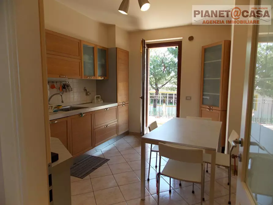 Immagine 3 di Appartamento in vendita  in Via Ugo Foscolo a Monsampolo Del Tronto