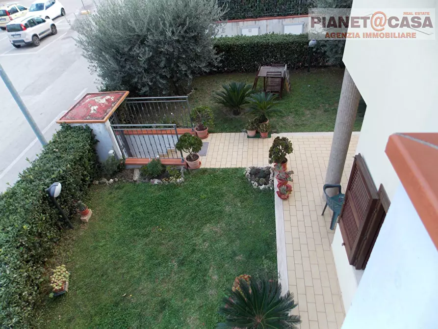 Immagine 26 di Villa in vendita  in Via Verona a Folignano