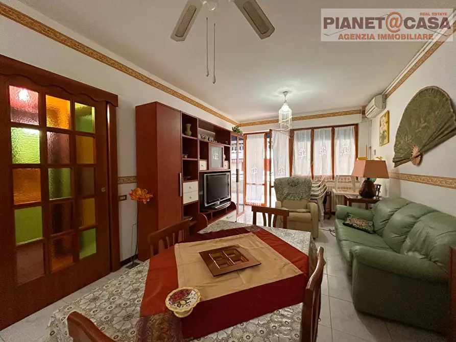 Immagine 1 di Appartamento in vendita  in via ischia a Martinsicuro