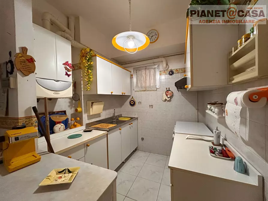 Immagine 5 di Appartamento in vendita  in via ischia a Martinsicuro