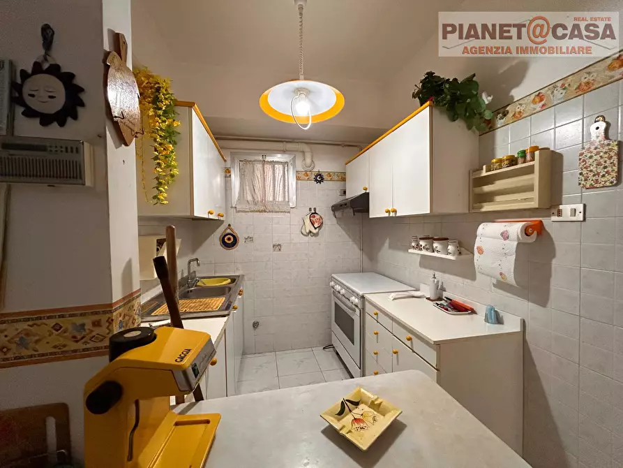 Immagine 6 di Appartamento in vendita  in via ischia a Martinsicuro