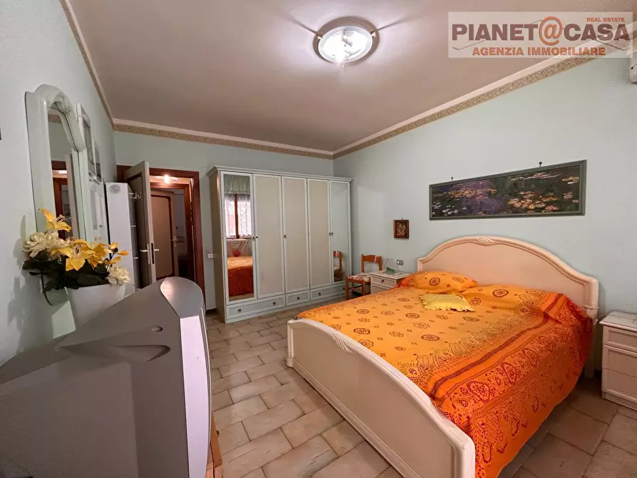 Immagine 10 di Appartamento in vendita  in via ischia a Martinsicuro