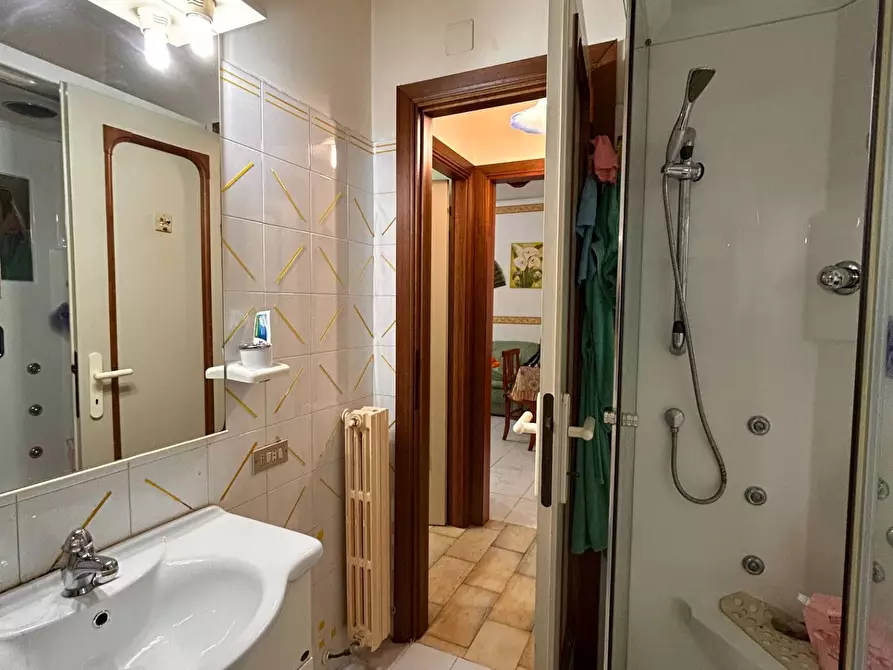 Immagine 13 di Appartamento in vendita  in via ischia a Martinsicuro