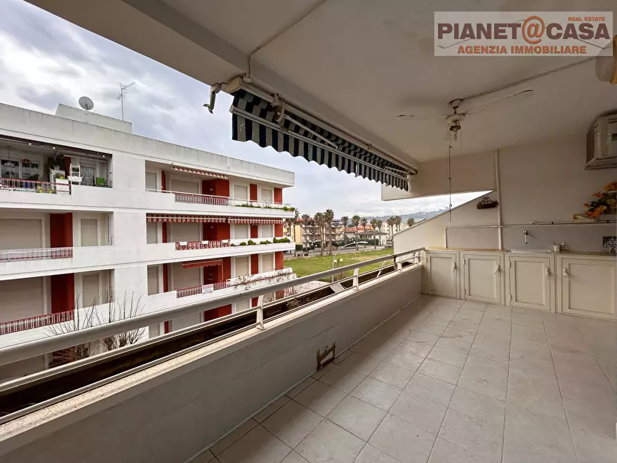 Immagine 17 di Appartamento in vendita  in via ischia a Martinsicuro