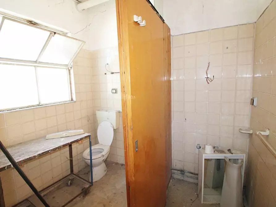 Immagine 8 di Laboratorio in vendita  in VIA Valtellina a San Benedetto Del Tronto