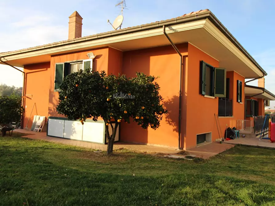 Immagine 1 di Villa in vendita  in via ascolana a Alba Adriatica