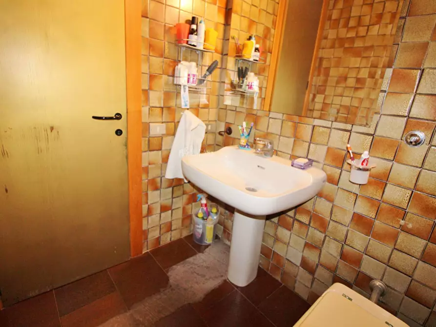 Immagine 25 di Casa indipendente in vendita  in via nino bixio a Monsampolo Del Tronto