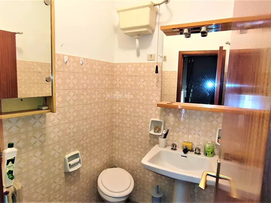 Immagine 12 di Casa indipendente in vendita  in piazza damiano damiani a Ripatransone