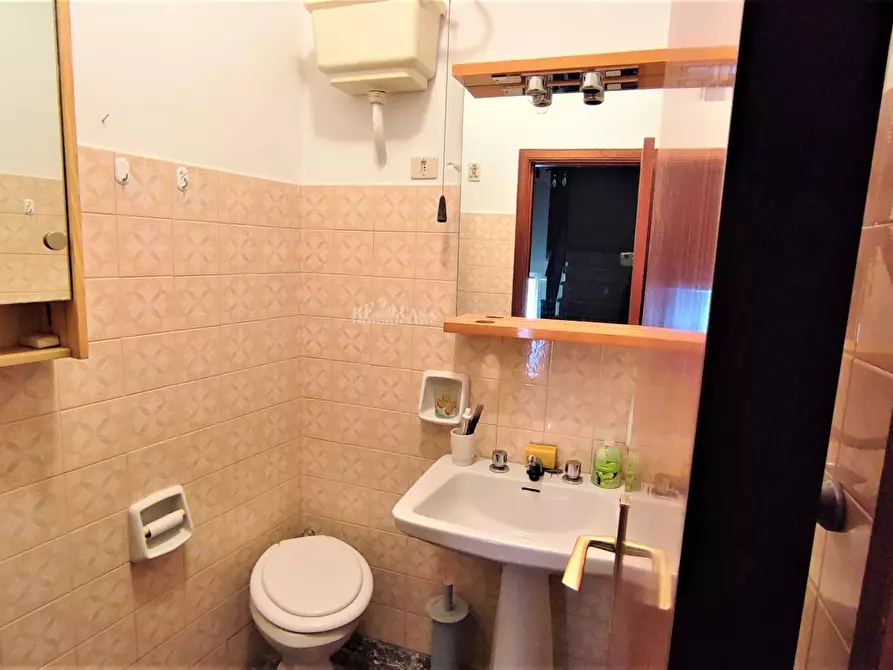 Immagine 13 di Casa indipendente in vendita  in piazza damiano damiani a Ripatransone