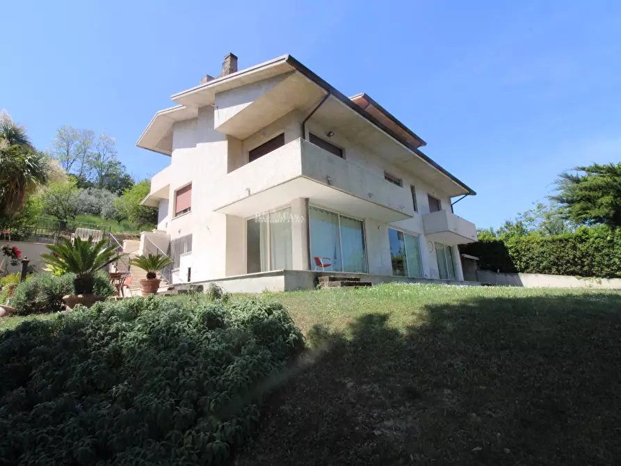 Immagine 2 di Casa indipendente in vendita  in via dei colli a Martinsicuro