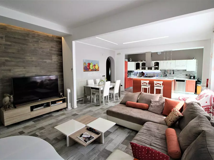 Immagine 2 di Appartamento in vendita  in via ferdinando magellano a Martinsicuro