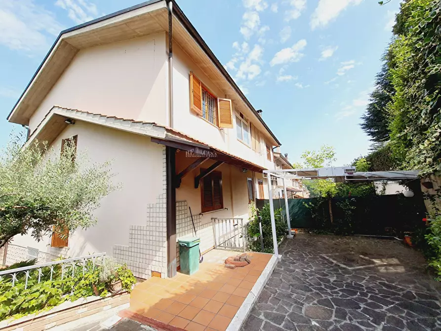 Immagine 1 di Casa bifamiliare in vendita  in via ivrea a Folignano