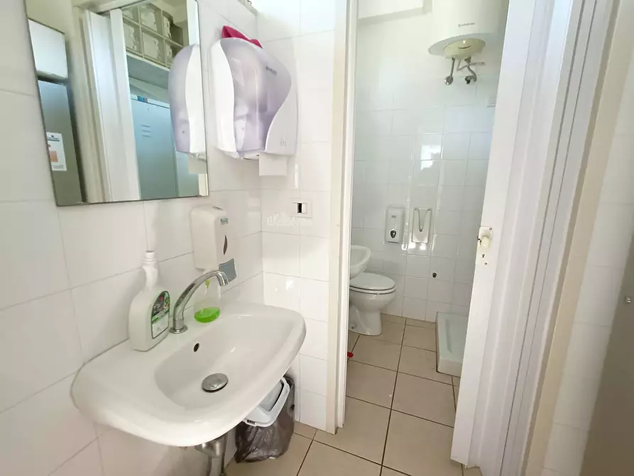 Immagine 20 di Locale commerciale in affitto  in LUNGOMARE EUROPA a Martinsicuro