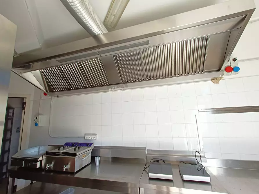 Immagine 22 di Locale commerciale in affitto  in LUNGOMARE EUROPA a Martinsicuro