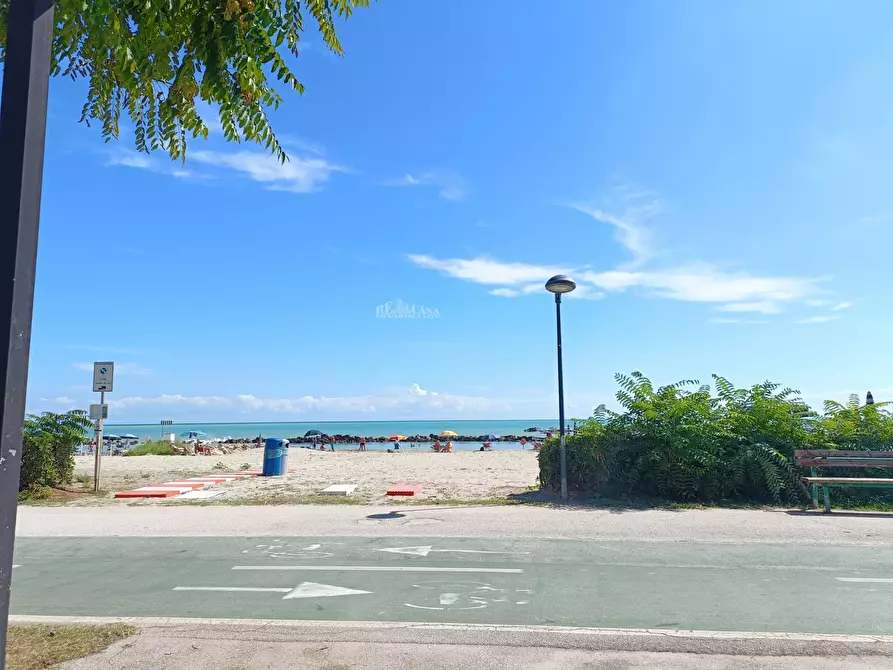 Immagine 26 di Locale commerciale in affitto  in LUNGOMARE EUROPA a Martinsicuro