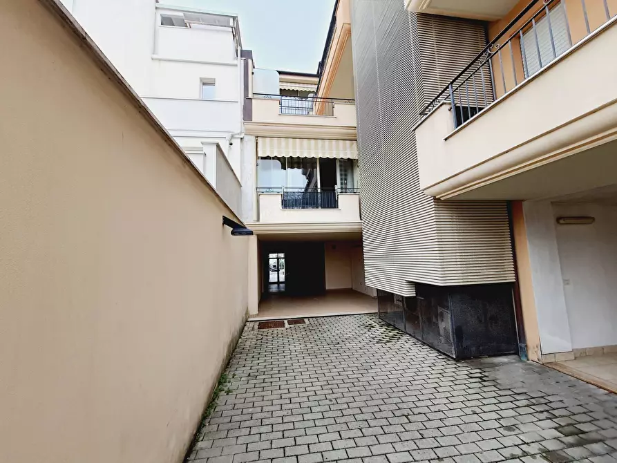 Immagine 22 di Appartamento in vendita  in lungomare marconi a Alba Adriatica