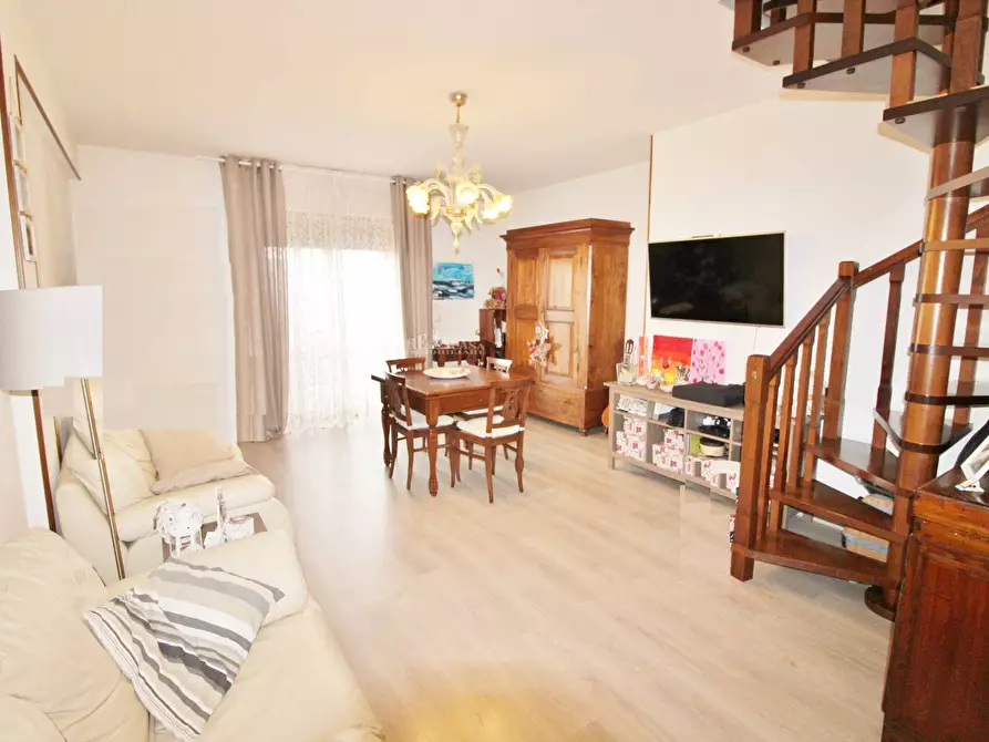 Immagine 2 di Appartamento in vendita  in via bixio a Monsampolo Del Tronto