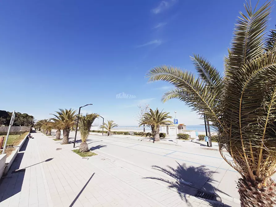 Immagine 4 di Appartamento in vendita  in lungomare italia a Martinsicuro