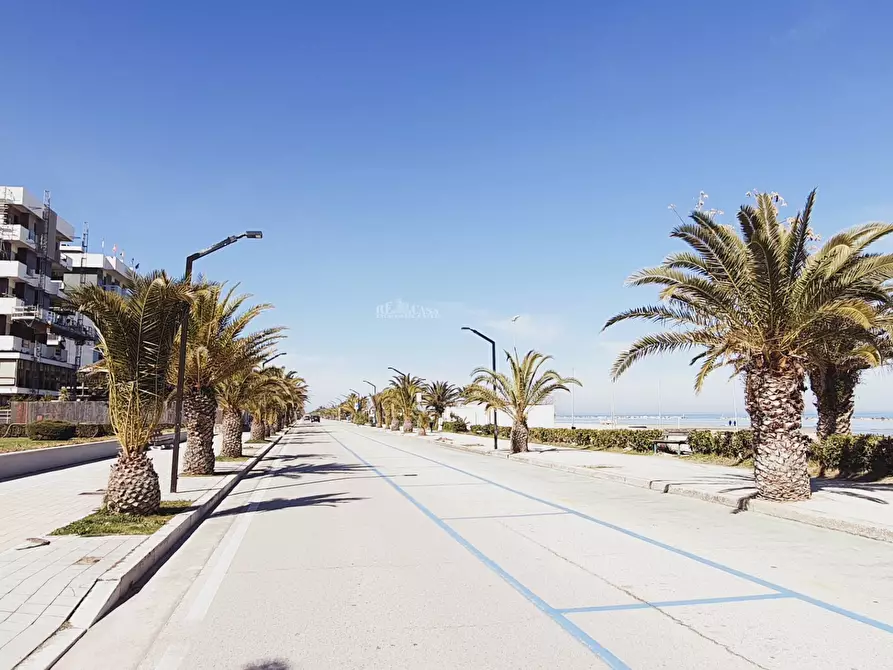 Immagine 3 di Appartamento in vendita  in lungomare italia a Martinsicuro