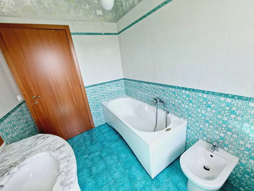 Immagine 20 di Appartamento in vendita  in Via Leopardi a Colli Del Tronto