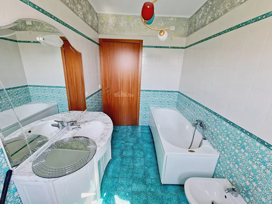 Immagine 19 di Appartamento in vendita  in Via Leopardi a Colli Del Tronto