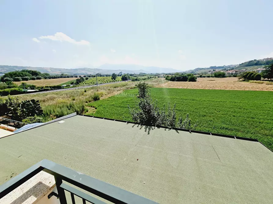Immagine 26 di Appartamento in vendita  in Via Leopardi a Colli Del Tronto