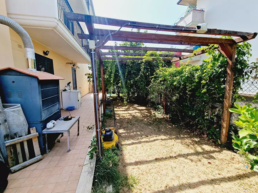 Immagine 7 di Appartamento in vendita  in Via Leopardi a Colli Del Tronto