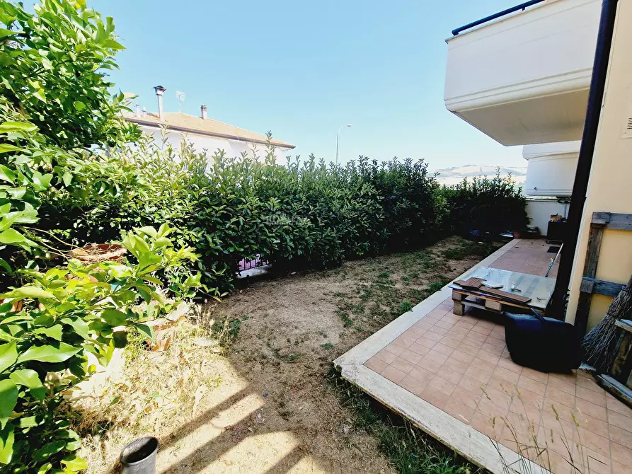 Immagine 8 di Appartamento in vendita  in Via Leopardi a Colli Del Tronto