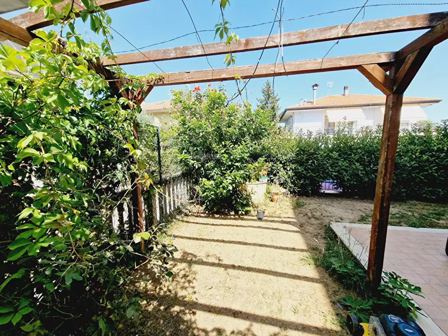Immagine 2 di Appartamento in vendita  in Via Leopardi a Colli Del Tronto