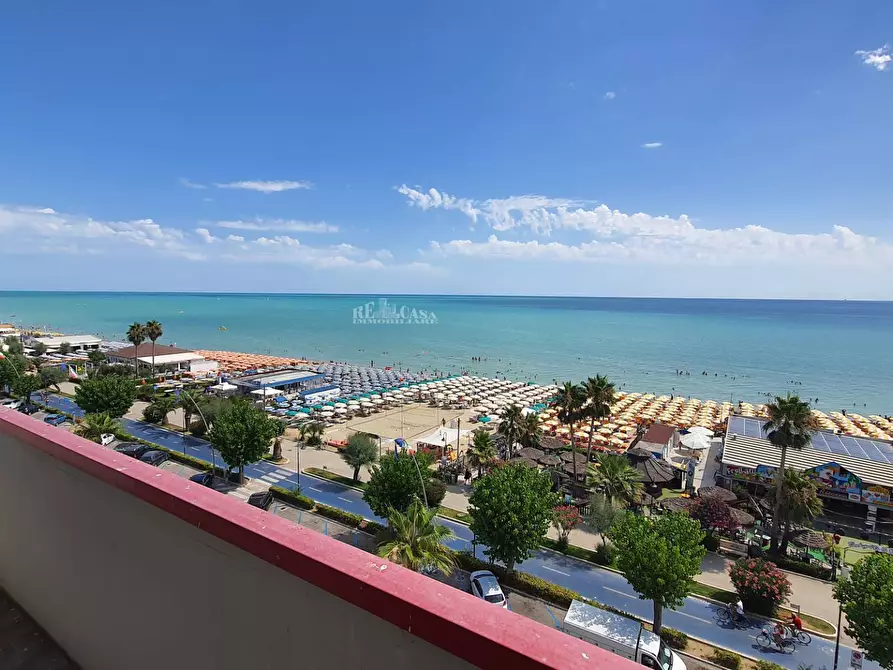 Immagine 2 di Appartamento in vendita  in lungomare marconi a Alba Adriatica
