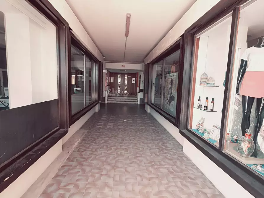 Immagine 20 di Appartamento in vendita  in lungomare marconi a Alba Adriatica