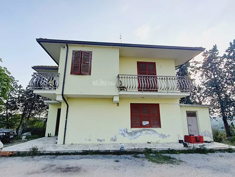 Immagine 1 di Villa in vendita  in Contrada San Lazzaro a Offida