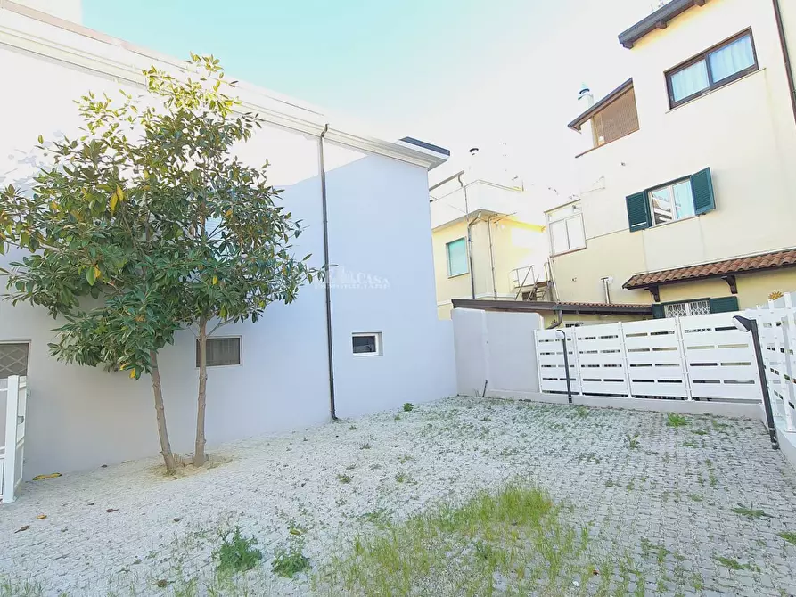 Immagine 20 di Appartamento in vendita  in via della repubblica a Alba Adriatica