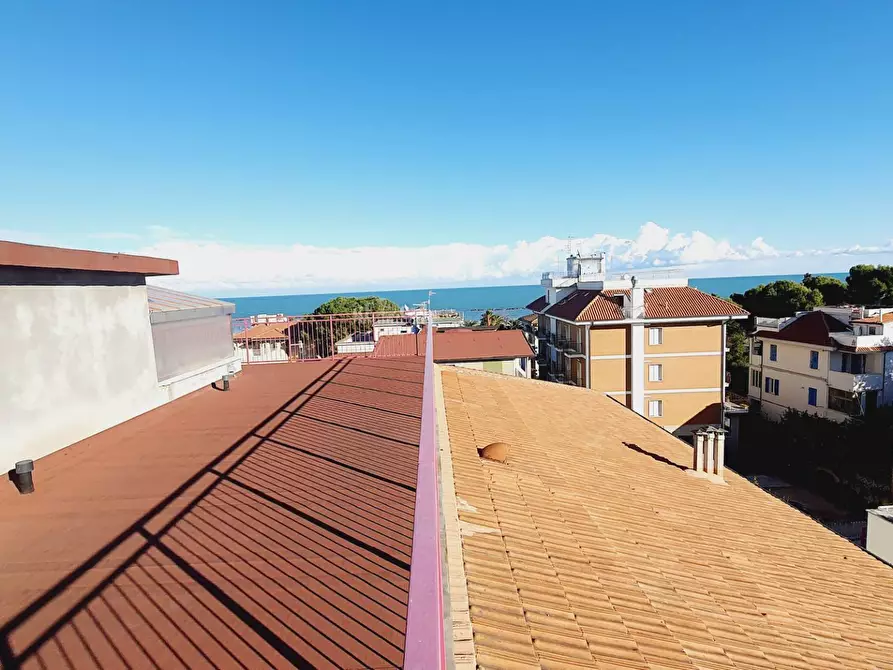Immagine 27 di Appartamento in vendita  in via pola a San Benedetto Del Tronto