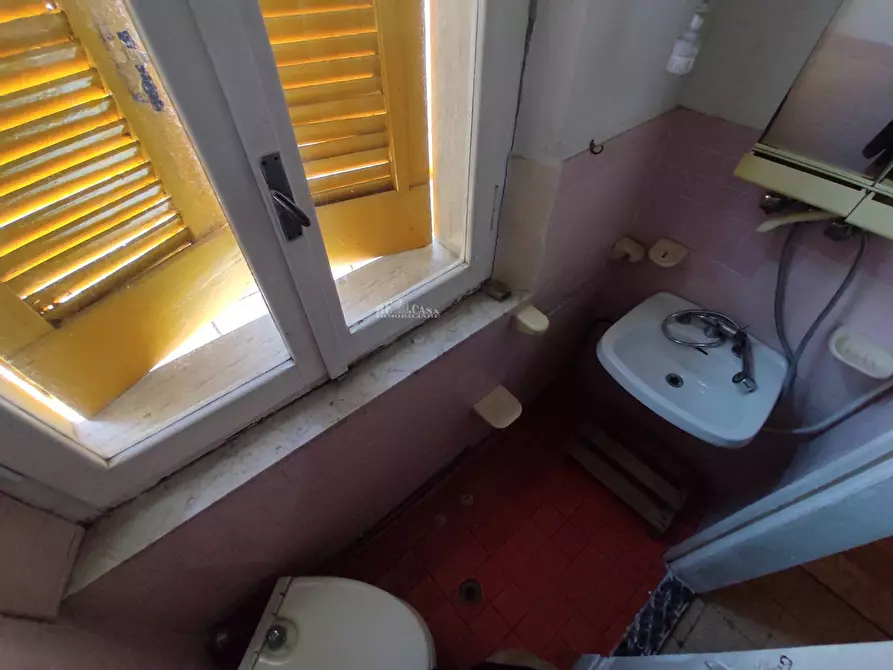 Immagine 25 di Casa indipendente in vendita  in via la spezia a San Benedetto Del Tronto