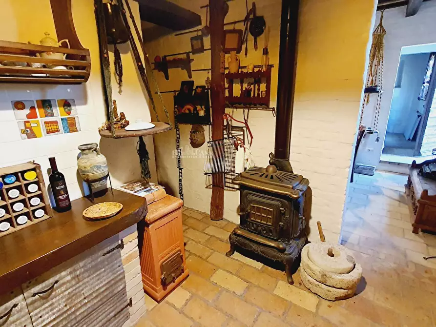 Immagine 3 di Rustico / casale in vendita  in contrada menocchia a Carassai