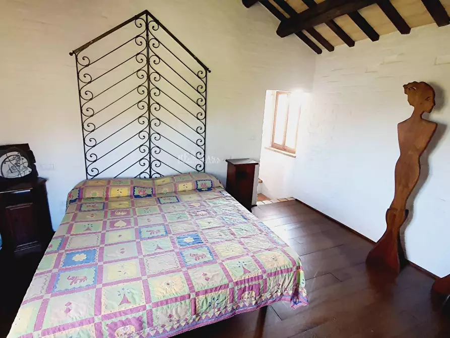 Immagine 25 di Rustico / casale in vendita  in contrada menocchia a Carassai